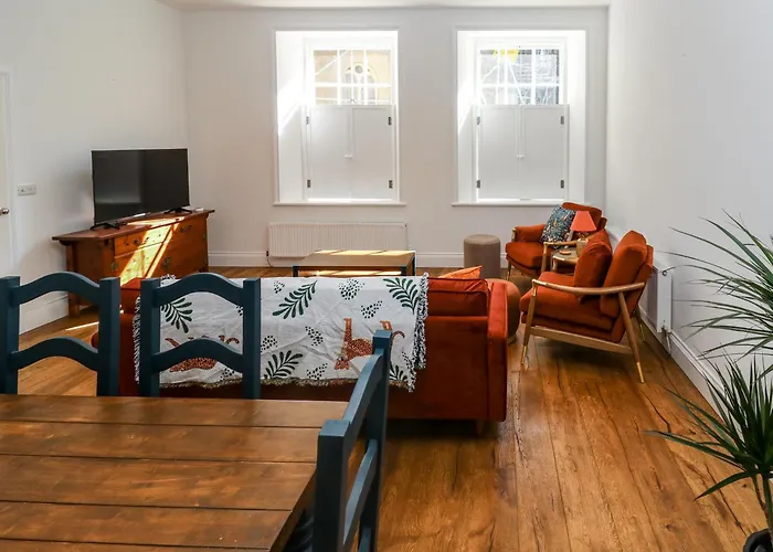 2 Regent Mews