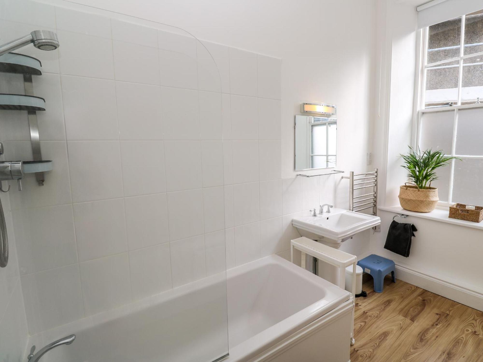 2 Regent Mews